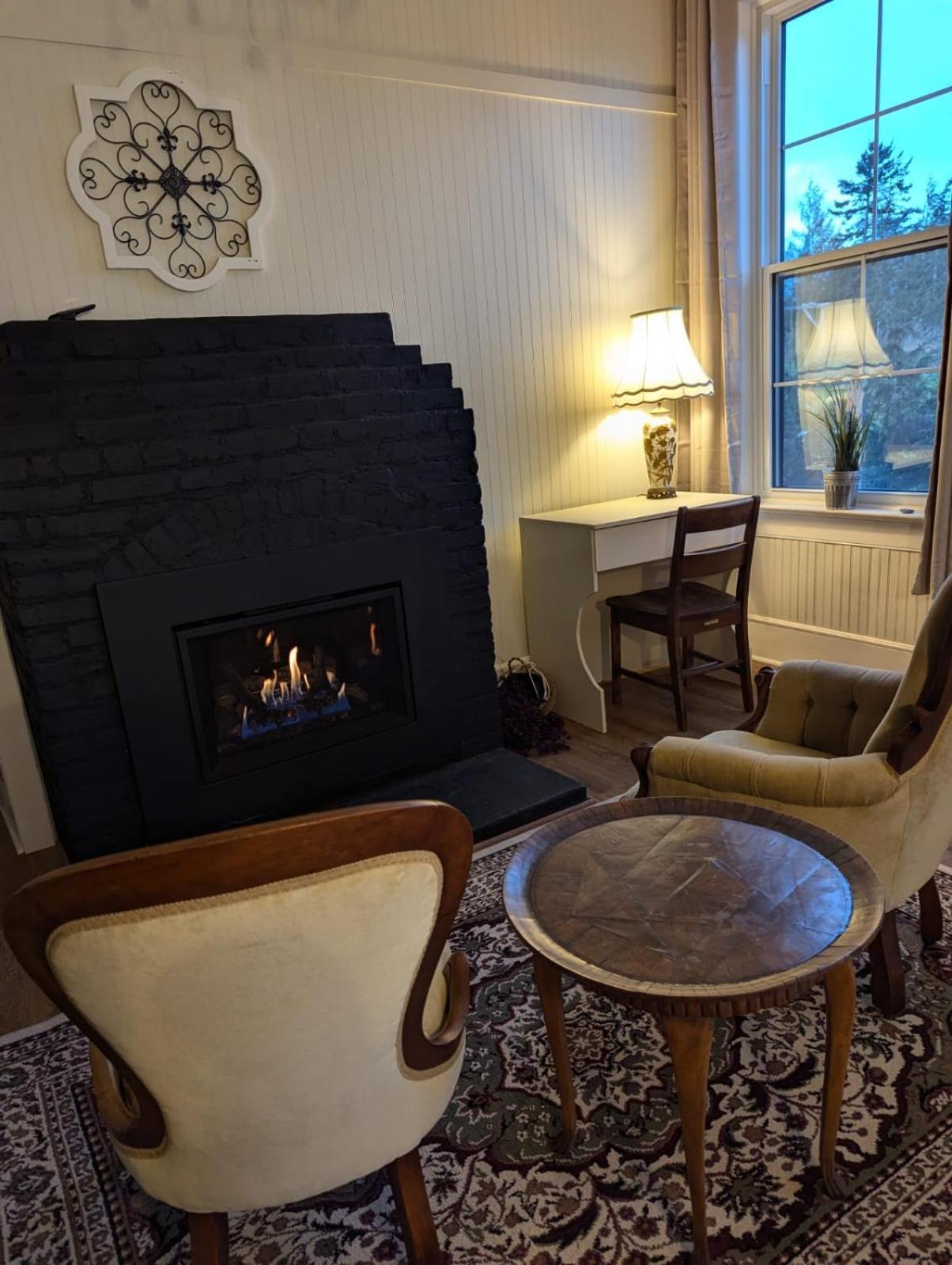 Woodside Farm Country Inn Sooke Exterior foto