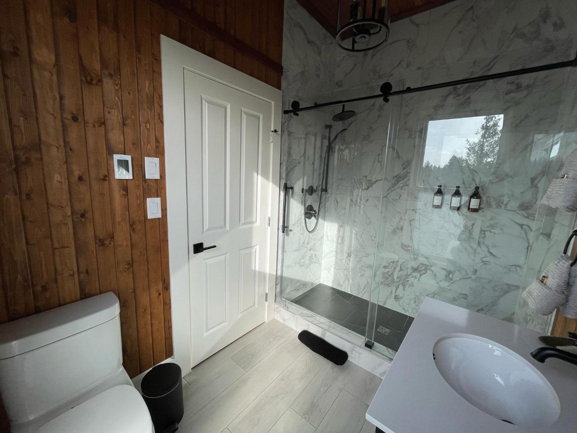 Woodside Farm Country Inn Sooke Exterior foto